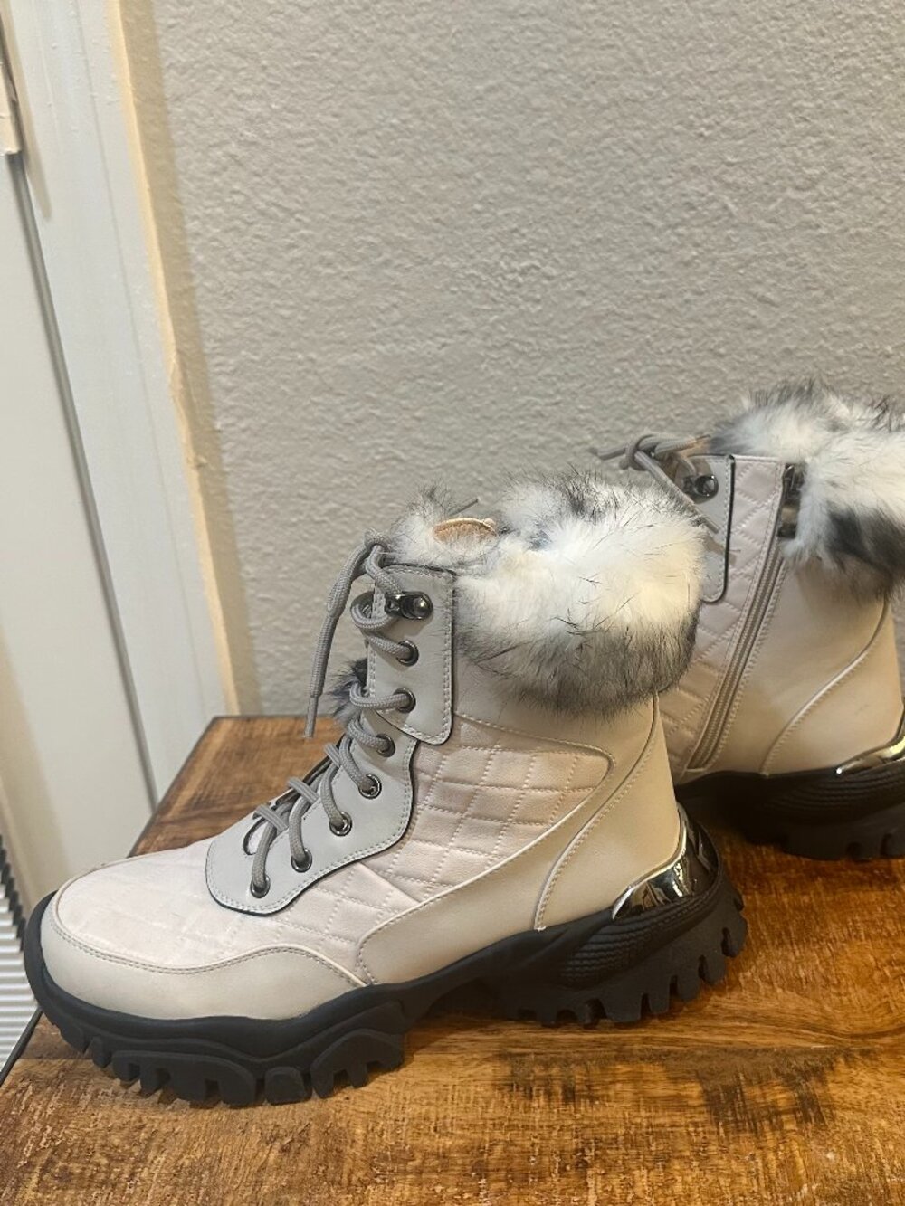 Azura Off White Faux Fur Trim Lace-Up Lug Boots EU 40